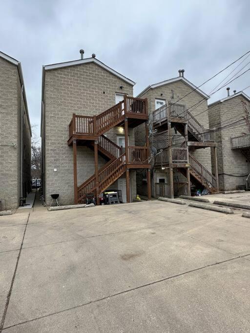 2-Bed 2-Bath Apt - Close To Uc W/ Free Parking Chicago Exterior photo
